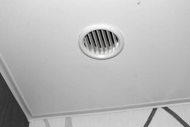 Вентиляционное отверстие внутри подвесного потолка