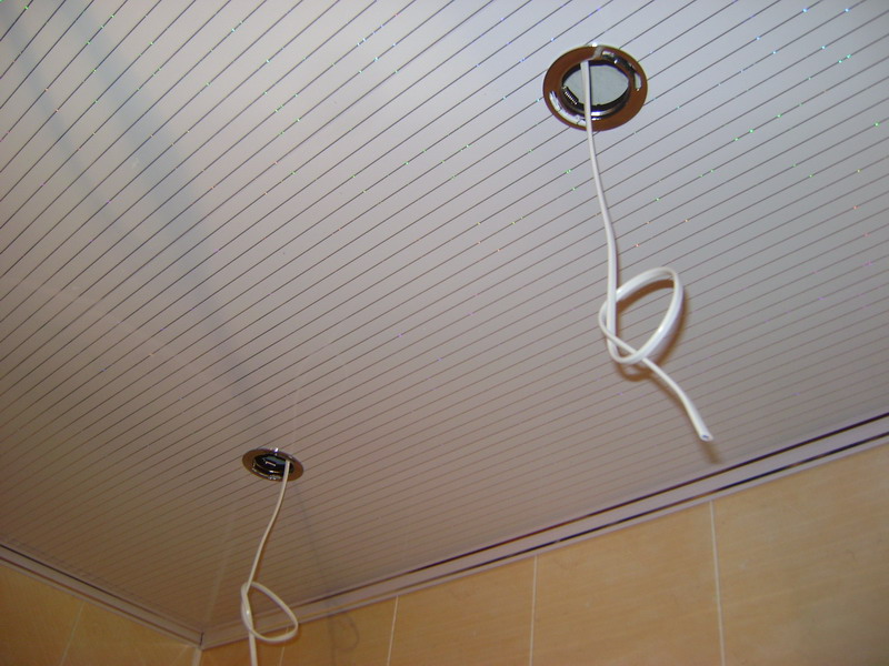 Пластиковый потолок в ванной