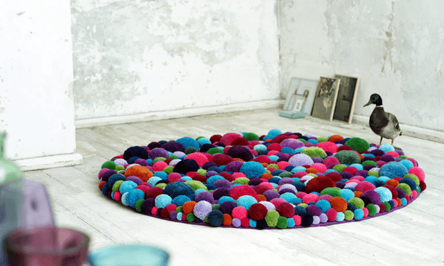 Цветной коврик из тканевых мешочков