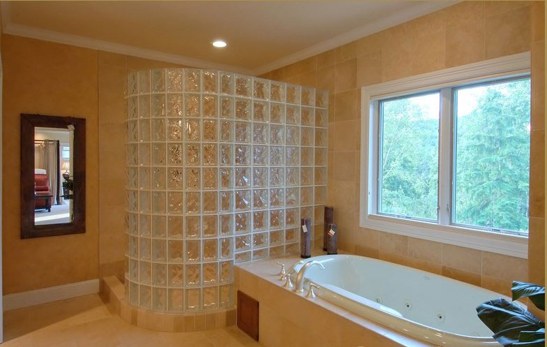 Дизайн ванной с использованием стеклоблоков