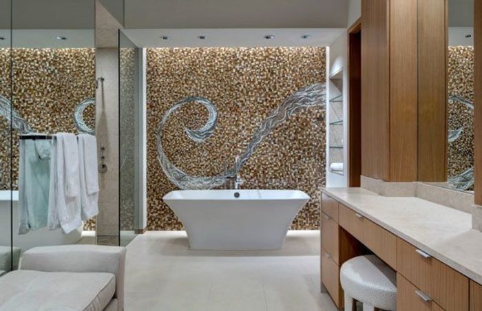 Мозаика на стенах ванной