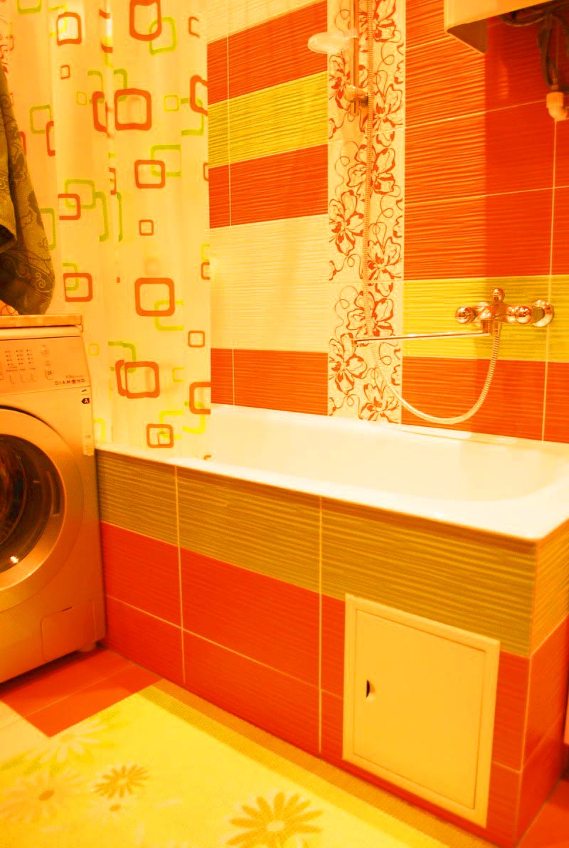 Желто-красная оранжевая ванная