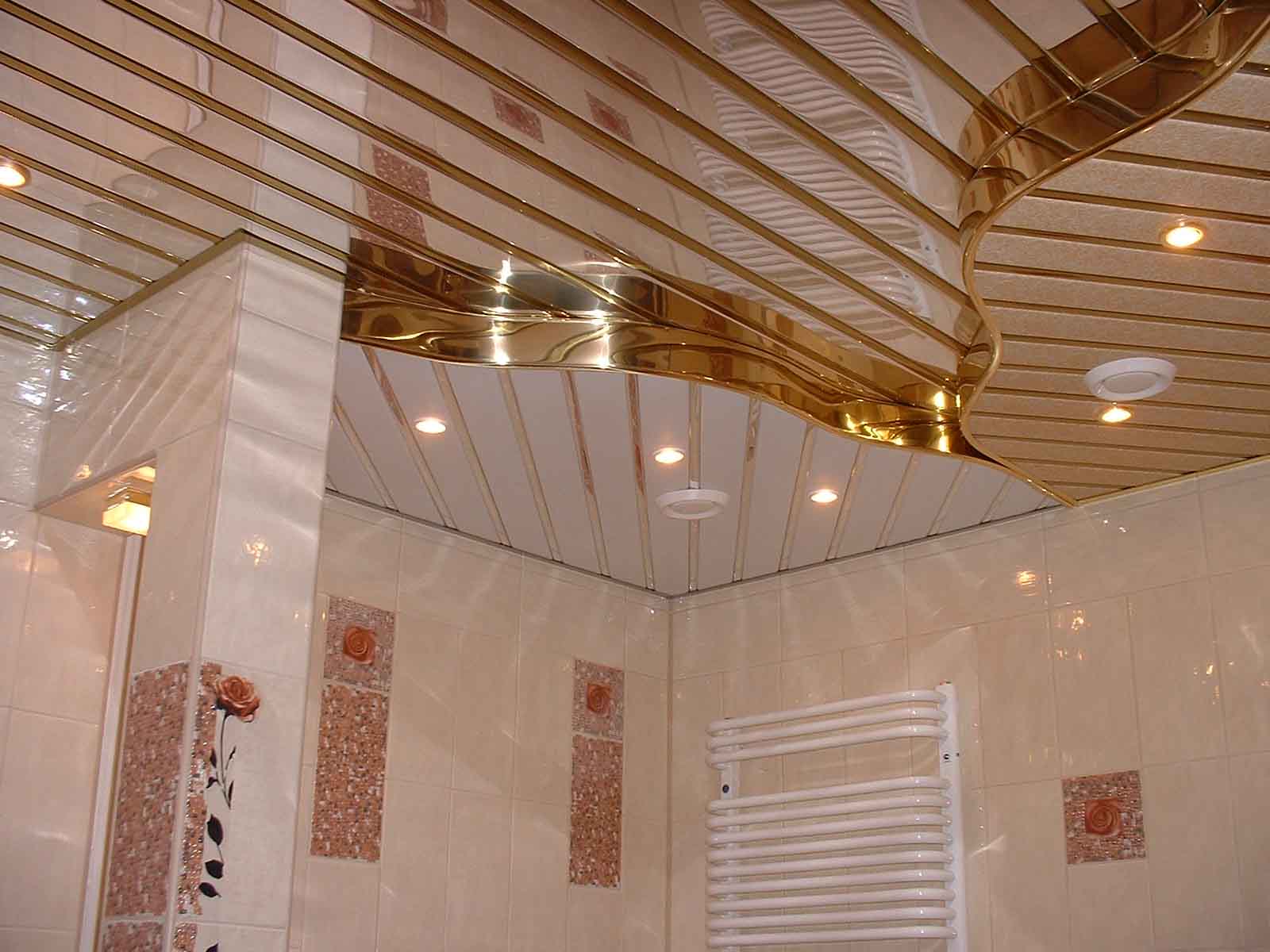Реечный потолок в дизайне ванной комнаты