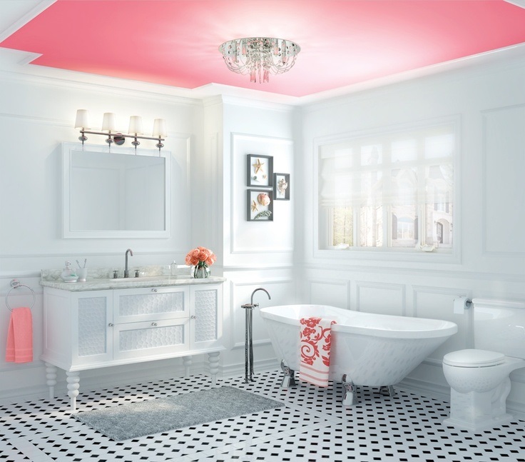 Сочетание розового потолка с белым оформлением ванной
