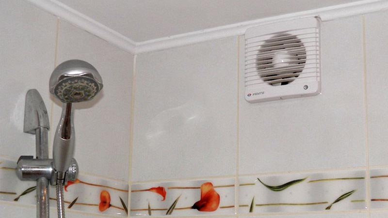 Вентилятор в интерьере ванной комнаты