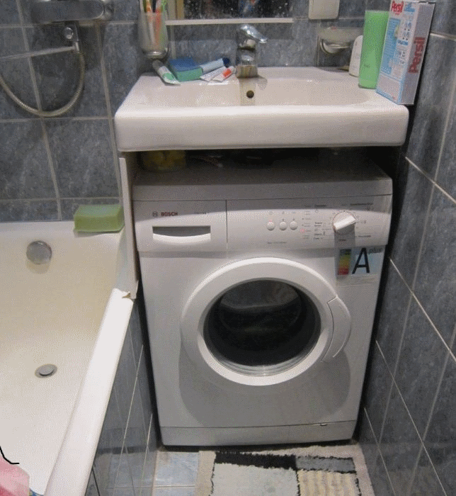 Пространство между «кувшинкой» и стиральной машиной можно выгодно использовать