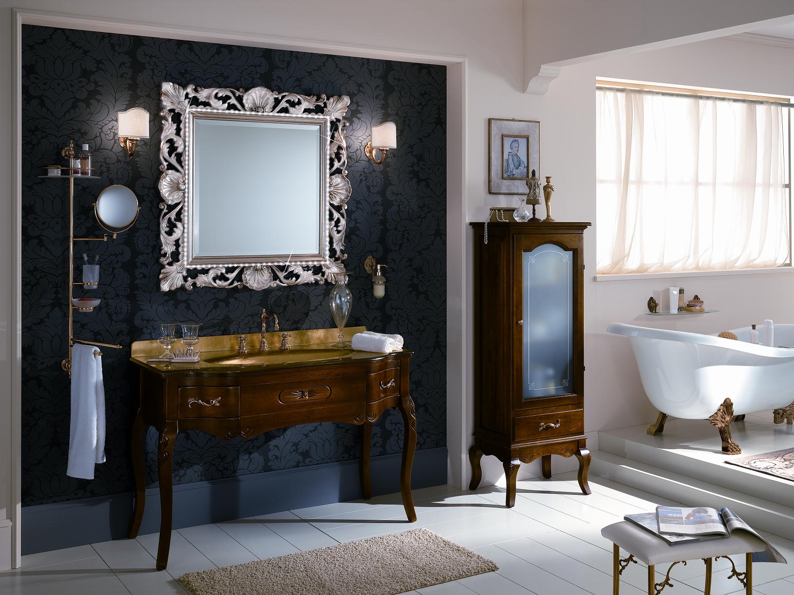 Ванная комната с мебелью в стиле классика