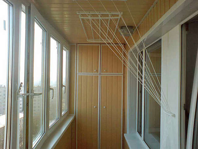 Внешний вид новых балконных сушилок стилизован под определенное направление интерьера