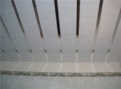 Реечный потолок открытого типа