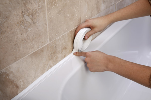 Что сделать если протекает вода между ванной и стеной