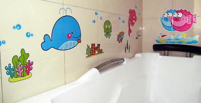 Наклейки в ванную для детей будут привлекать малыша к водным процедурам